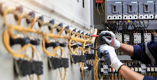 Professional Electrician technician working in Pomona, NJ